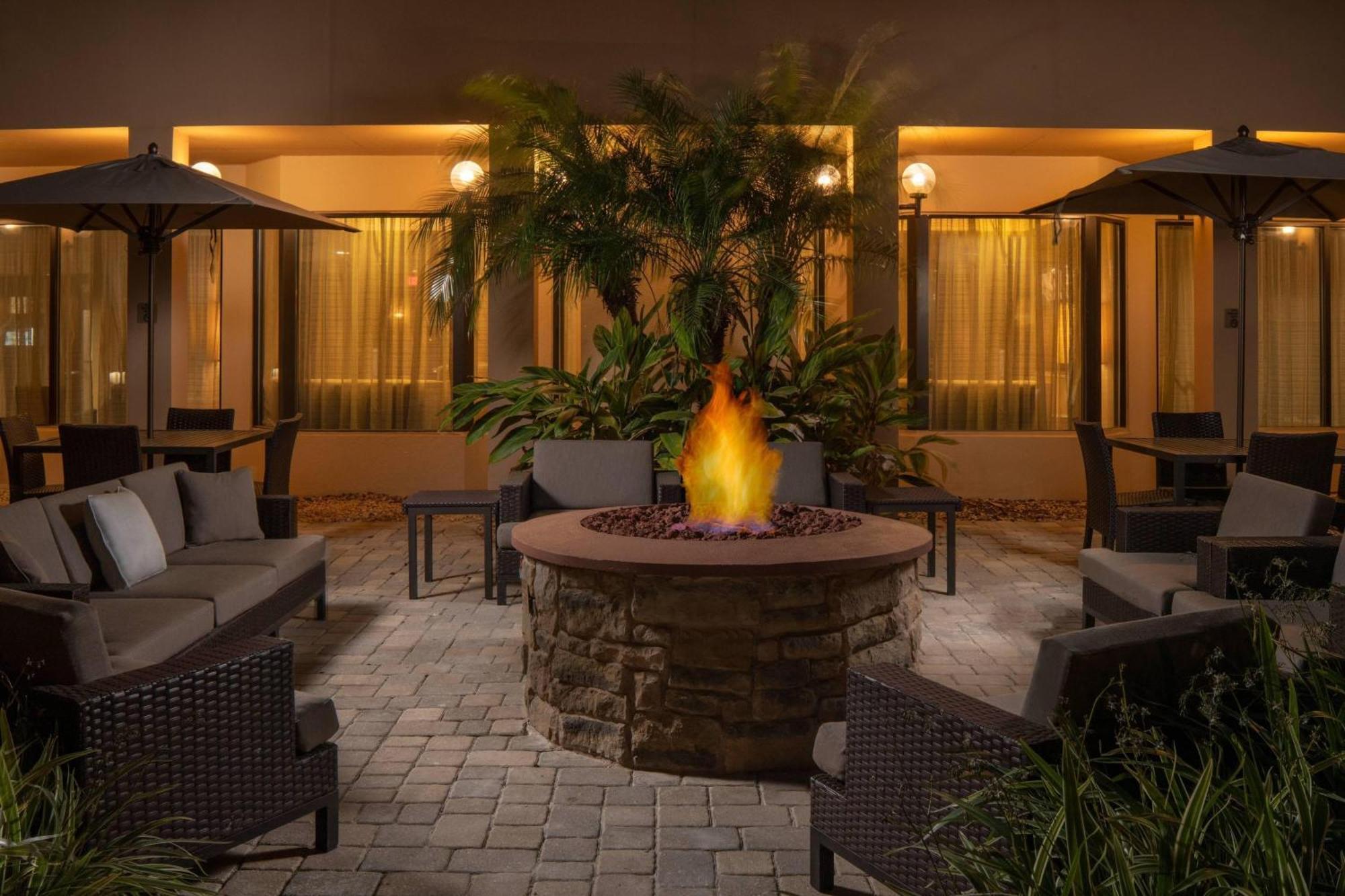 Courtyard By Marriott Jacksonville At The Mayo Clinic Campus/Beaches מראה חיצוני תמונה