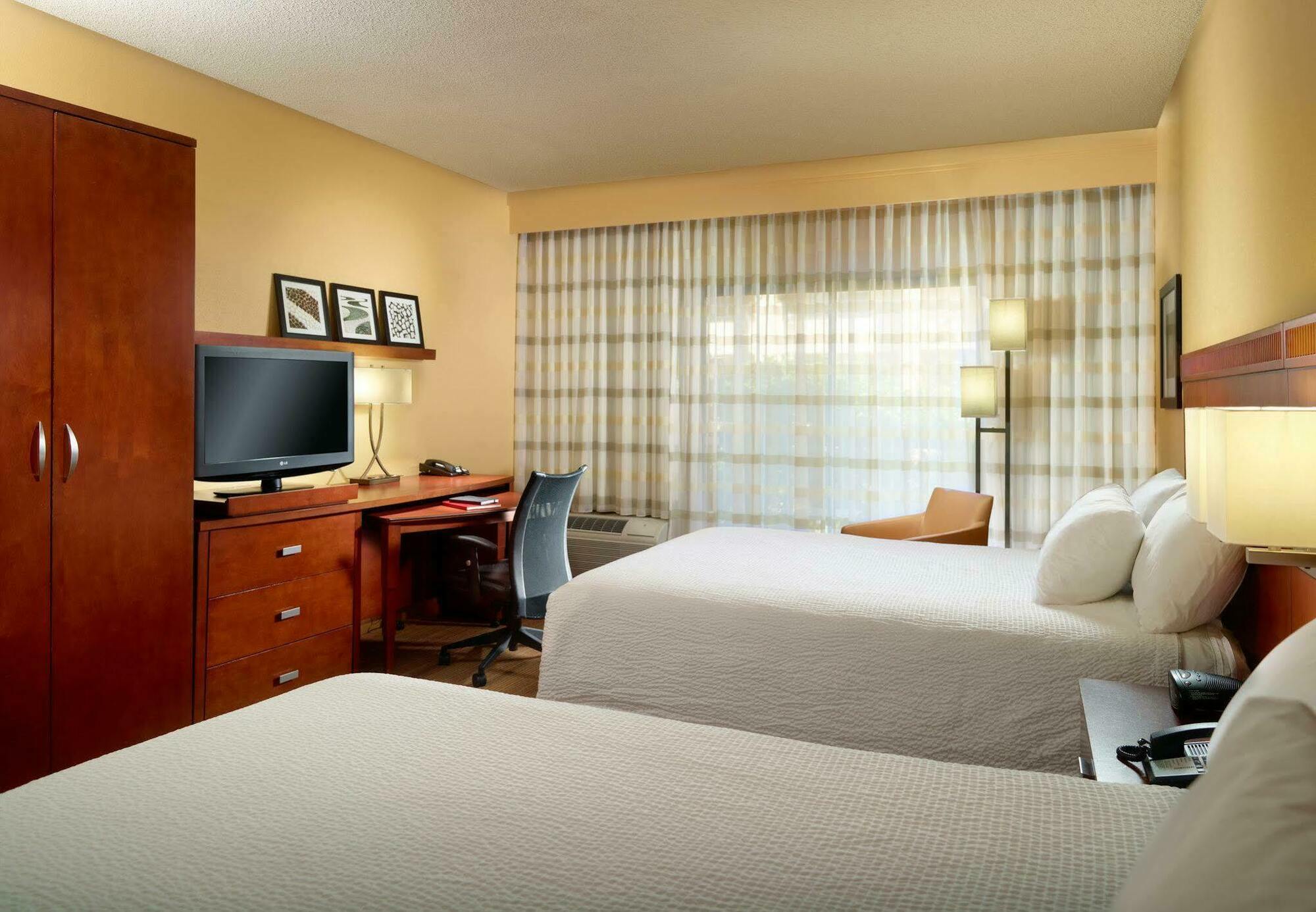 Courtyard By Marriott Jacksonville At The Mayo Clinic Campus/Beaches מראה חיצוני תמונה